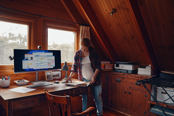 HP 34 AiO i712700 32GB/1T PC Intel i7-12700, SSD 1TB 2280 PCIe NVMe, 32GB DDR5, NVIDIA GeForce RTX 3060 Max-Q, W11 Pro64, 1-1-1 Wty, 34in Display, ax+BT"