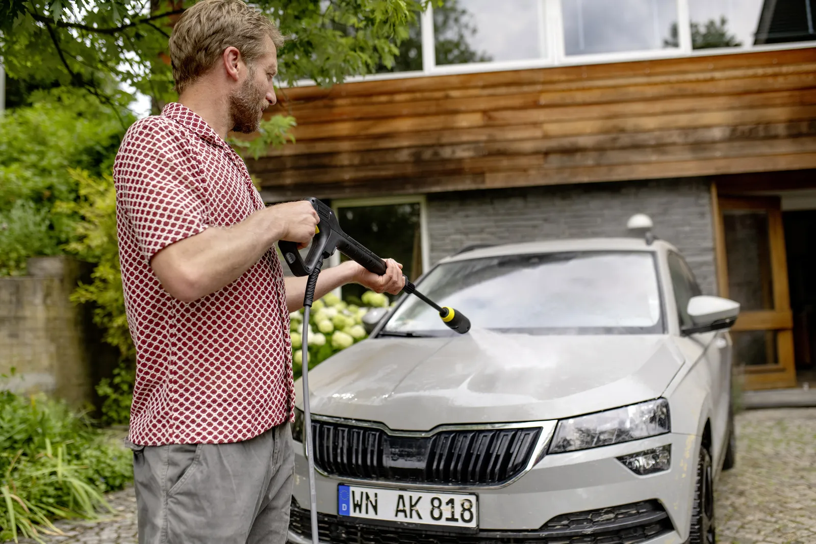 K&auml;rcher K 4 Comfort Premium S&auml;hk&ouml;k&auml;ytt&ouml;inen painepesuri, 1800 Wattia, 130 baaria, 420 litraa tunnissa, Keltainen