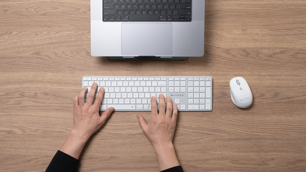 HyperSpace Next HS2100GL -langaton ergonominen hiiri, harmaa ja valkoinen