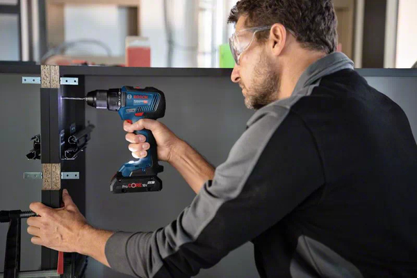 Bosch battery combo kit GDR 18V-200 Professional + GSR 18V-55 Professional, 18Volt, tool set (blue/black, 2x Li-ion battery 4.0Ah, impact wrench and drill drive