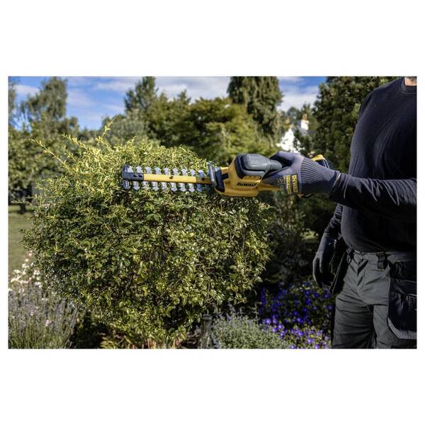 DEWALT DCMHT520D1-QW 18V XR Cordless Compact Hedge Trimmer