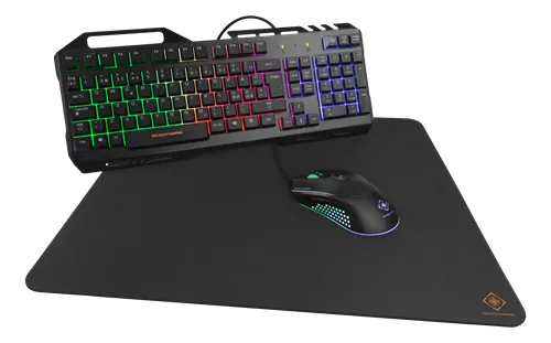 Deltaco Gaming 3-in-1 pelitarvikesarja, hiiri, näppäimistö ja hiirimatto.