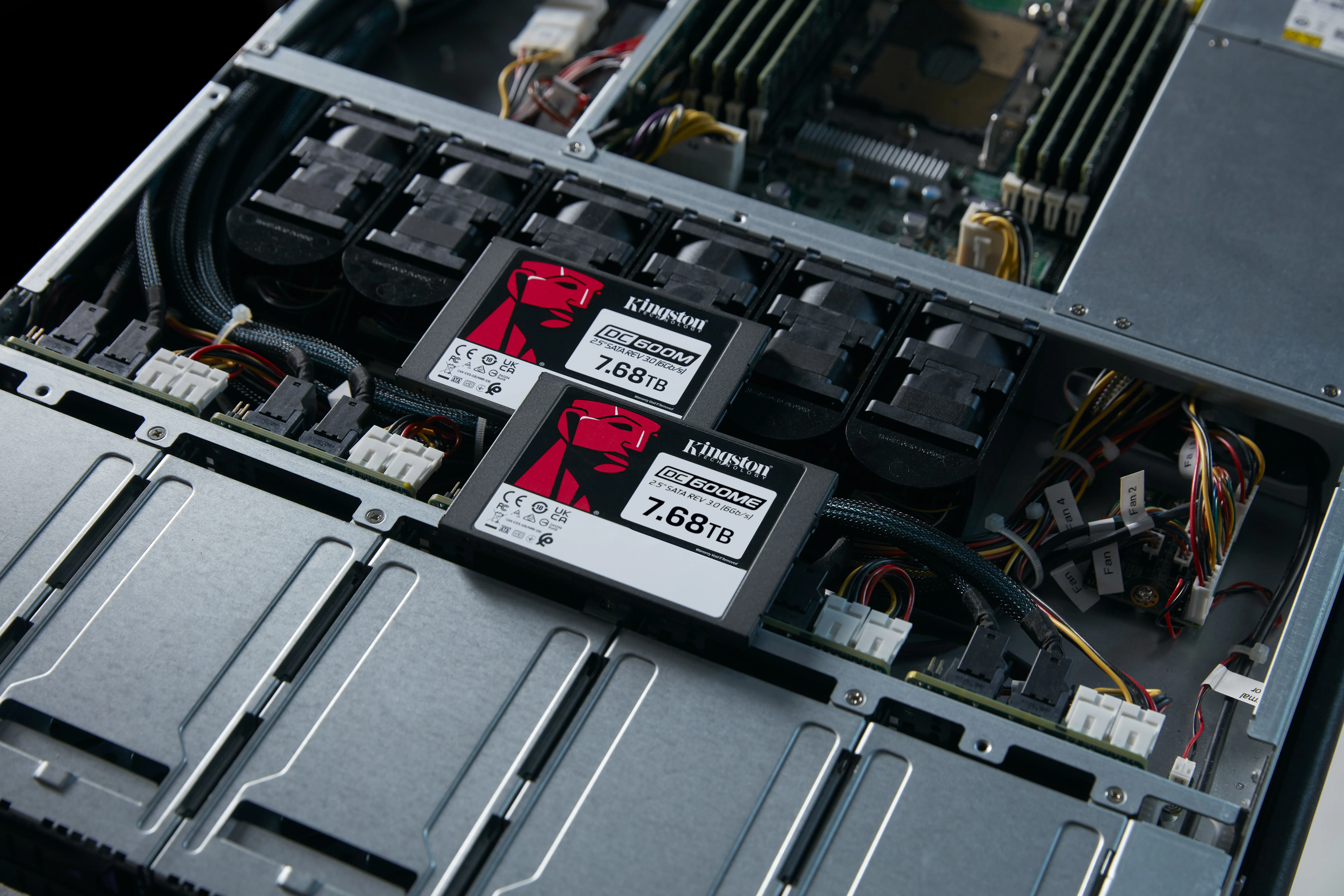 KINGSTON 7680GB DC600ME Mixed-Use TCG Opal 2.5inch Enterprise SATA SSD KINGSTON 7680GB DC600ME Mixed-Use TCG Opal 2.5inch Enterprise SATA SSD