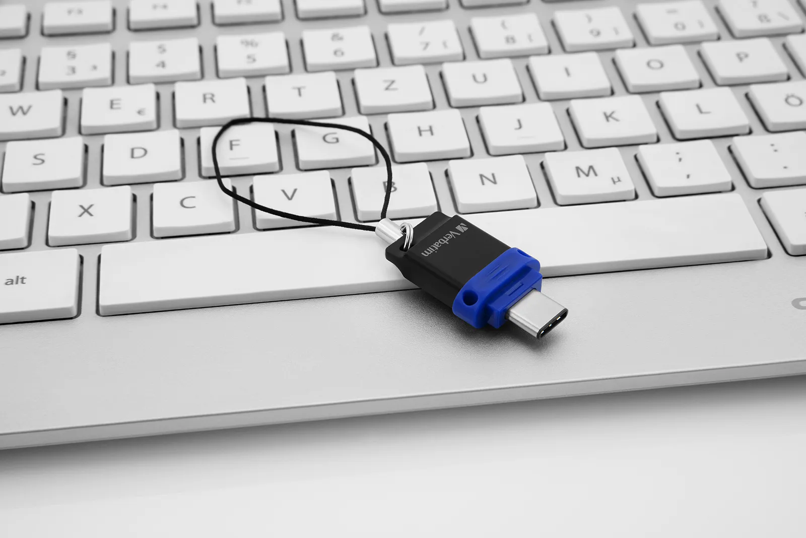 Verbatim 64 Gt Store 'n' Go USB-C/USB 3.0 -muistitikku, Musta/Sininen