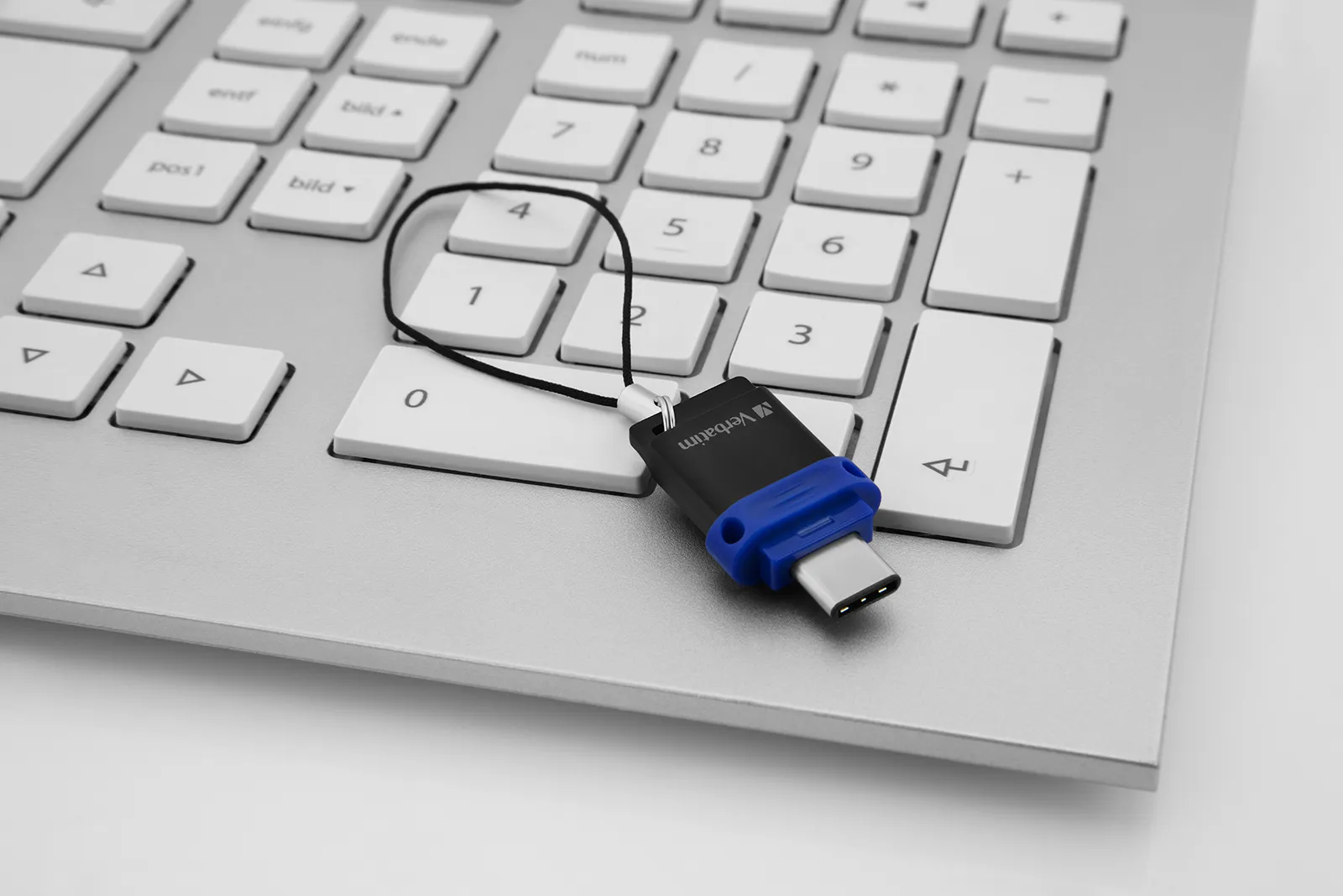 Verbatim 64 Gt Store 'n' Go USB-C/USB 3.0 -muistitikku, Musta/Sininen