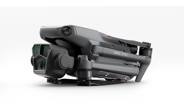 DJI Mavic 3 Pro Fly More Combo -nelikopteri (DJI RC Pro -ohjaimella)