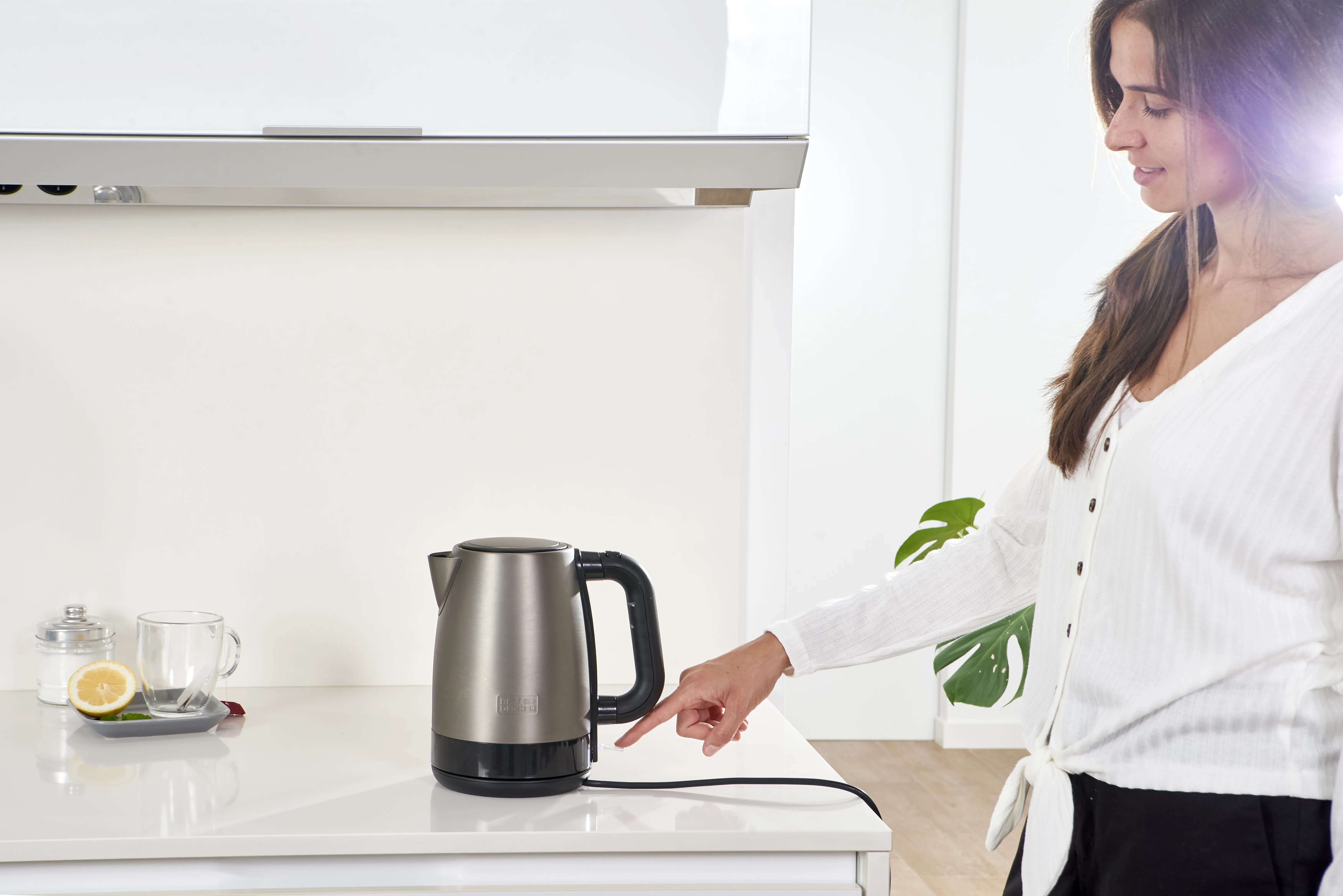 Black+Decker BXKE2201E kettle, 1.7L, 2200W, Black/Stainless steel