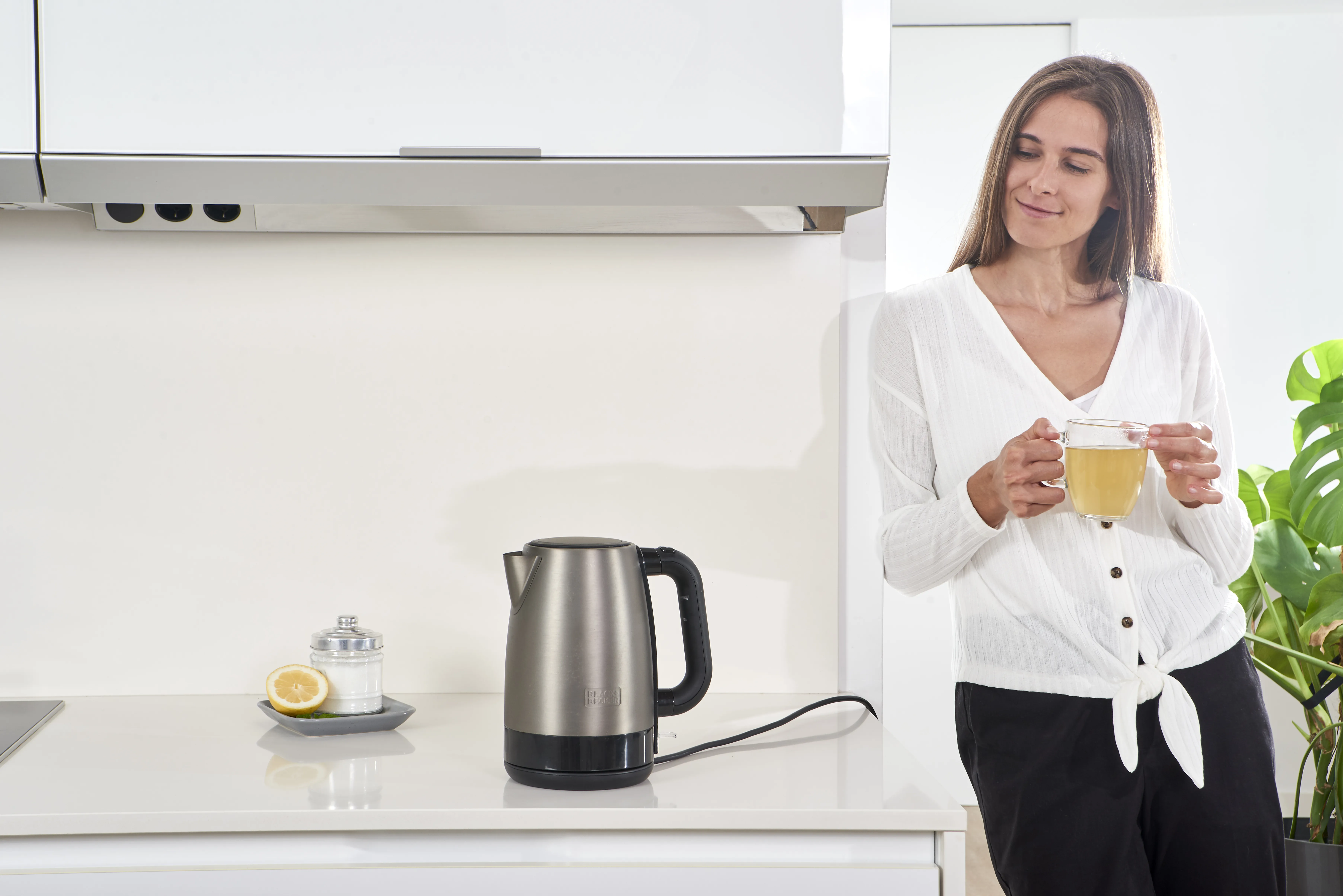 Black+Decker BXKE2201E kettle, 1.7L, 2200W, Black/Stainless steel