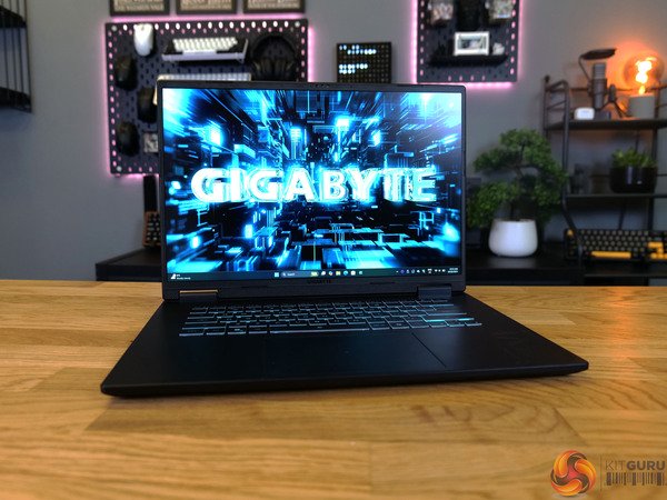 GIGABYTE GAMING A16 PRO 16.0" Core 7 240H, 32 Gt, 4 Tt, RTX 5080, Win 11 Pro -pelikannettava, titaanimusta