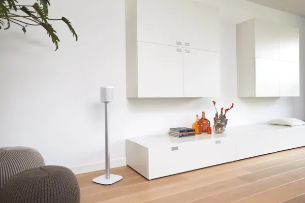 Vogel&rsquo;s SOUND 4301 floor stand for Sonos P1/One-speaker, -speaker stand, white