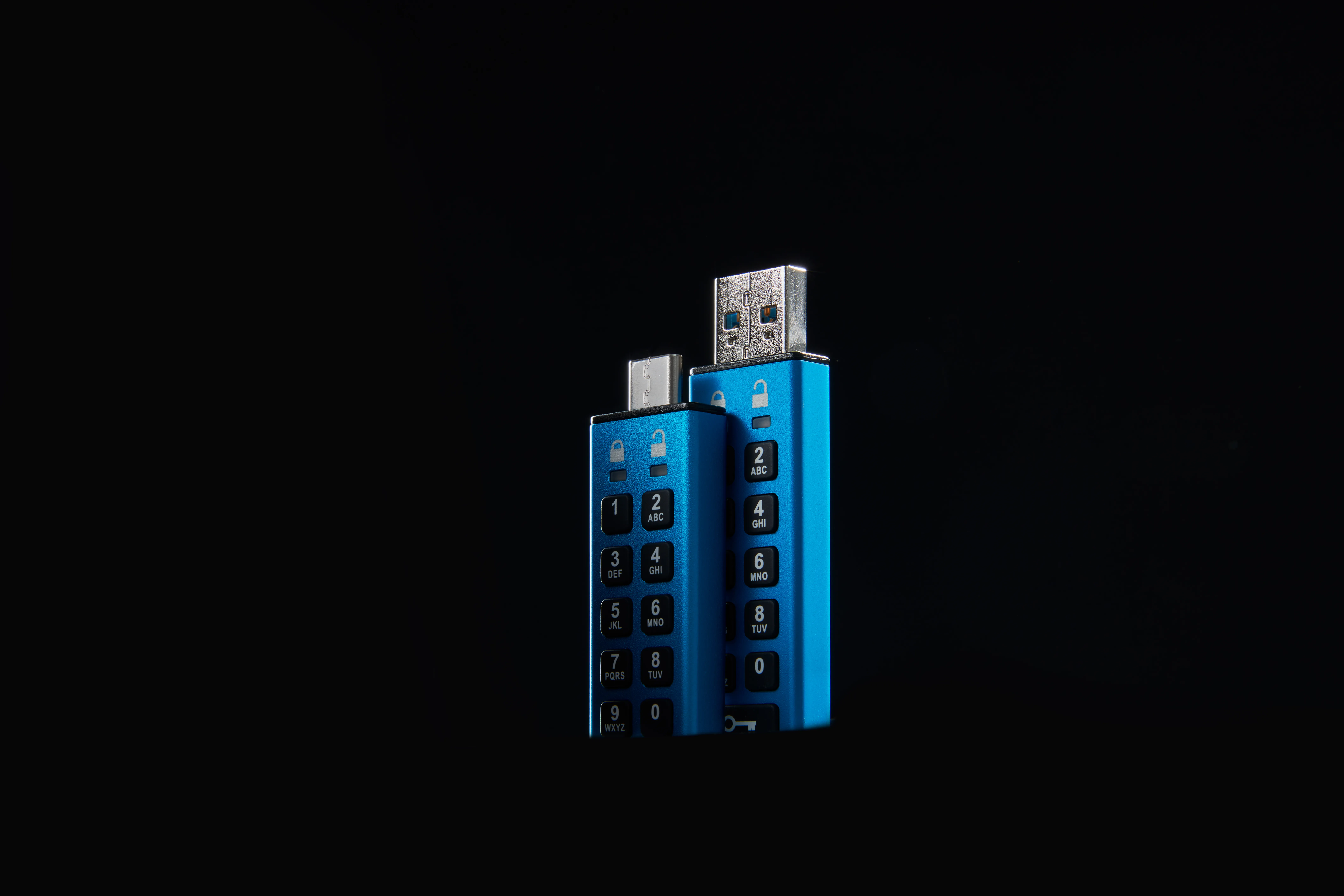Kingston IronKey Keypad 200, AES-256 32GB USB 3.2 Gen 1x1 - memory stick, Blue