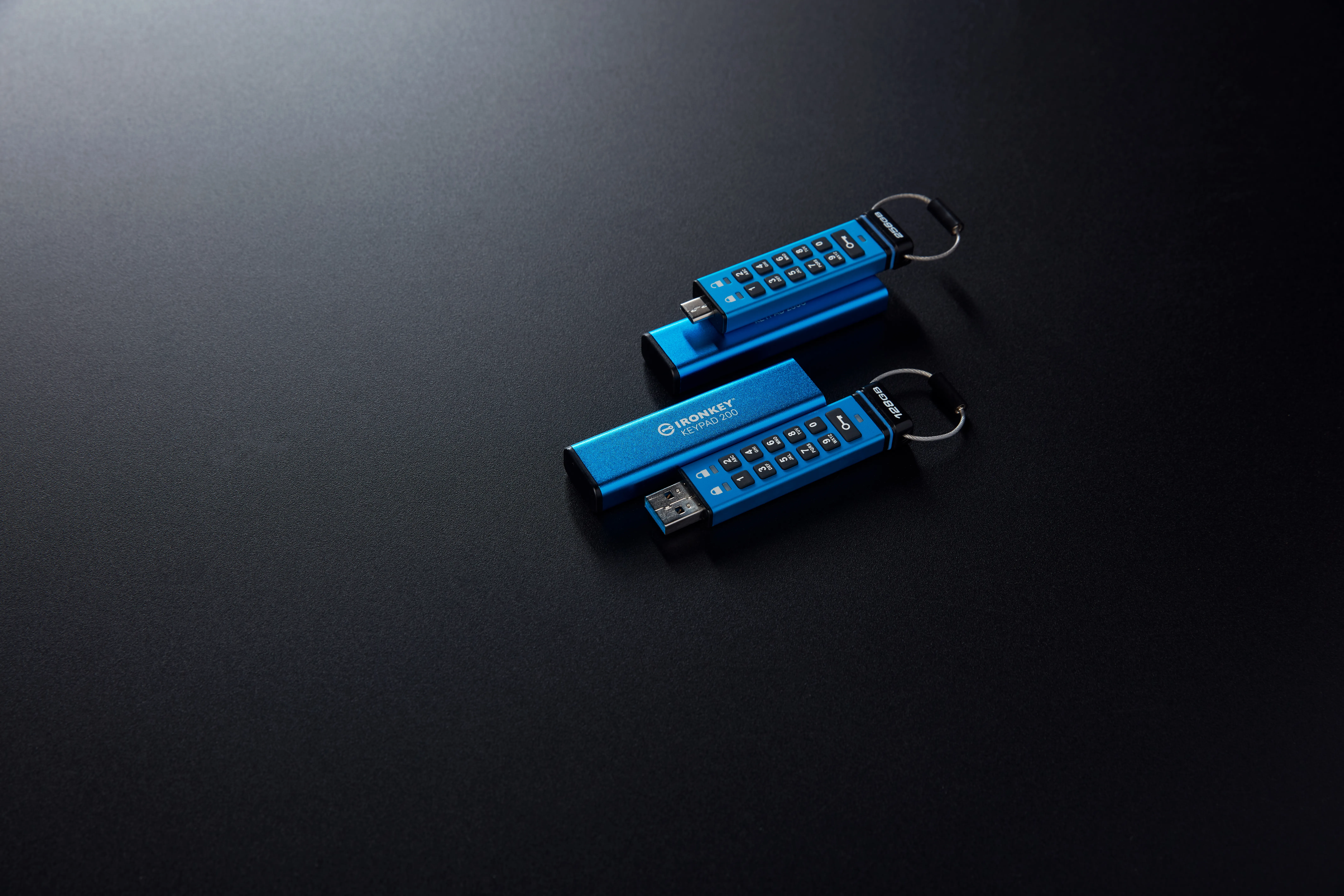 Kingston IronKey Keypad 200, AES-256 128GB USB 3.2 Gen 1x1 - memory stick, Blue
