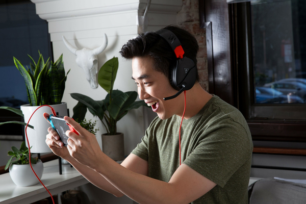 Turtle Beach Recon 70N -pelikuulokkeet mikrofonilla, musta/punainen