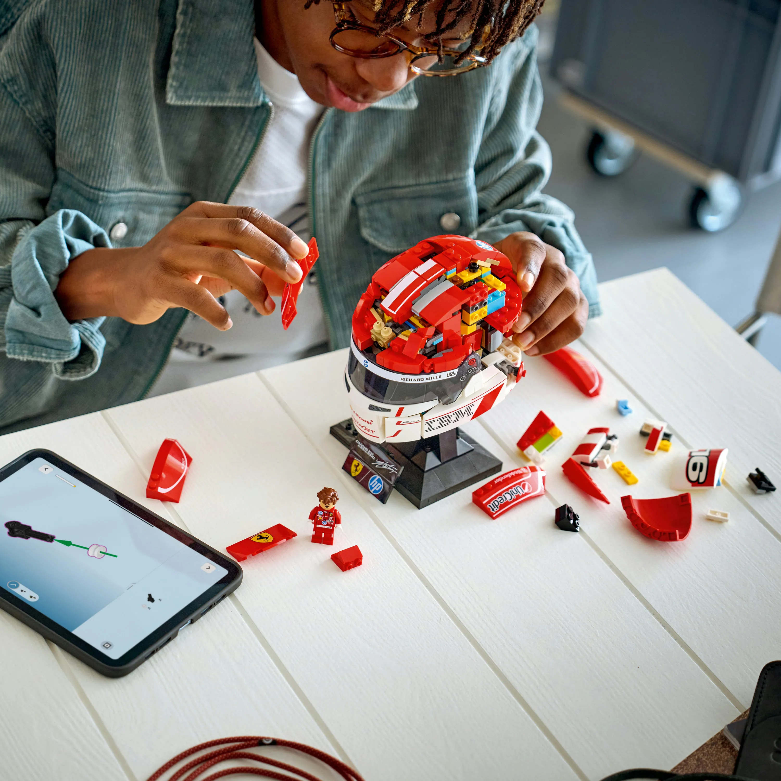 LEGO Editions Scuderia Ferrari HP Helmet &mdash; Charles Leclerc 43014