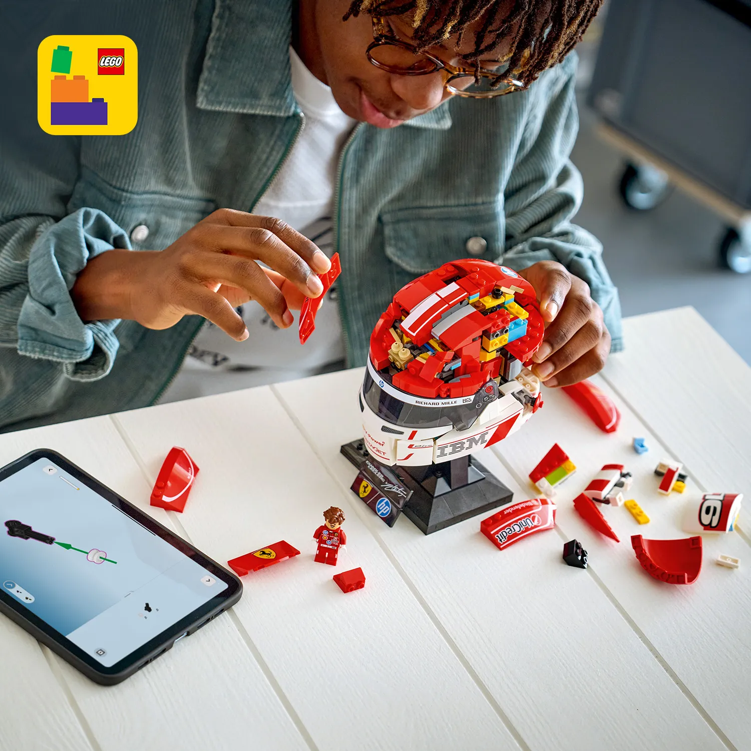 LEGO Editions Scuderia Ferrari HP Helmet &mdash; Charles Leclerc 43014