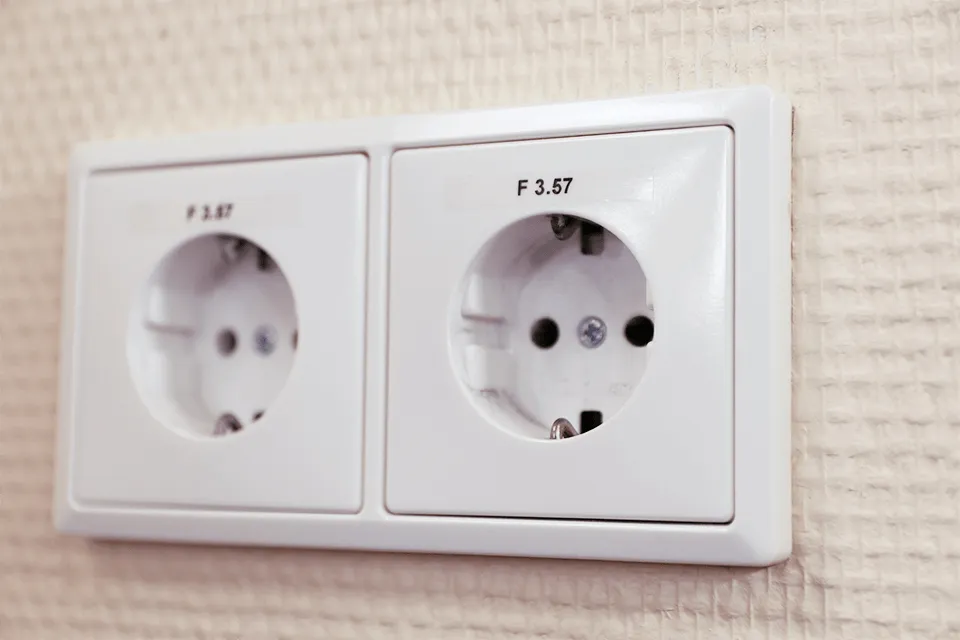 BROTHER TZE111 6 BLACK ON CLEAR