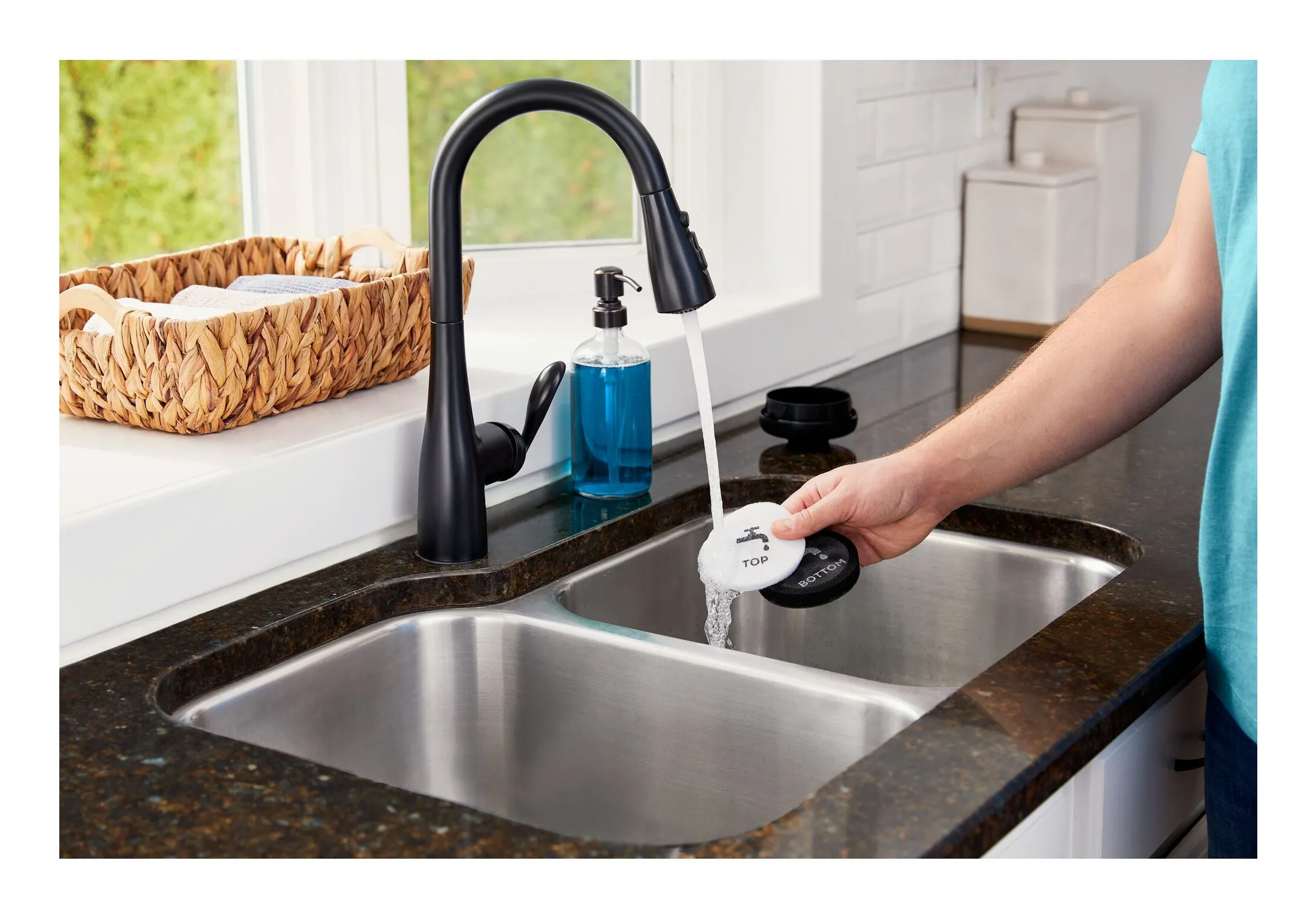 BLACK+DECKER POWERSERIES Extreme Max BHFEB520D1-QW 0.75 L 18V 2 Ah pussiton -varsi-imuri, musta, l&auml;pin&auml;kyv&auml;, valkoinen