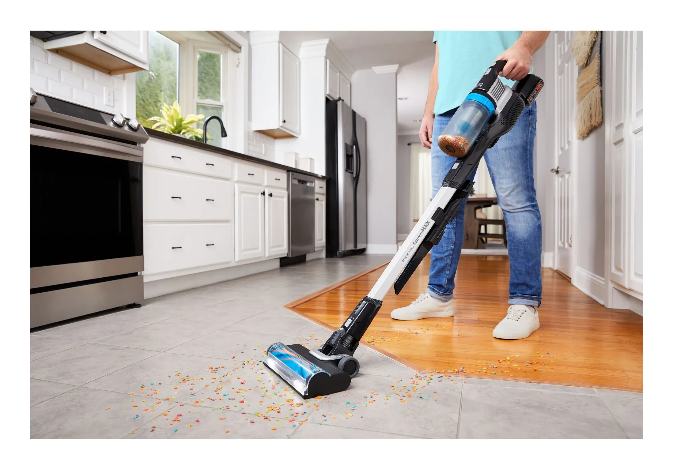 BLACK+DECKER POWERSERIES Extreme Max BHFEB520D1-QW 0.75 L 18V 2 Ah pussiton -varsi-imuri, musta, l&auml;pin&auml;kyv&auml;, valkoinen