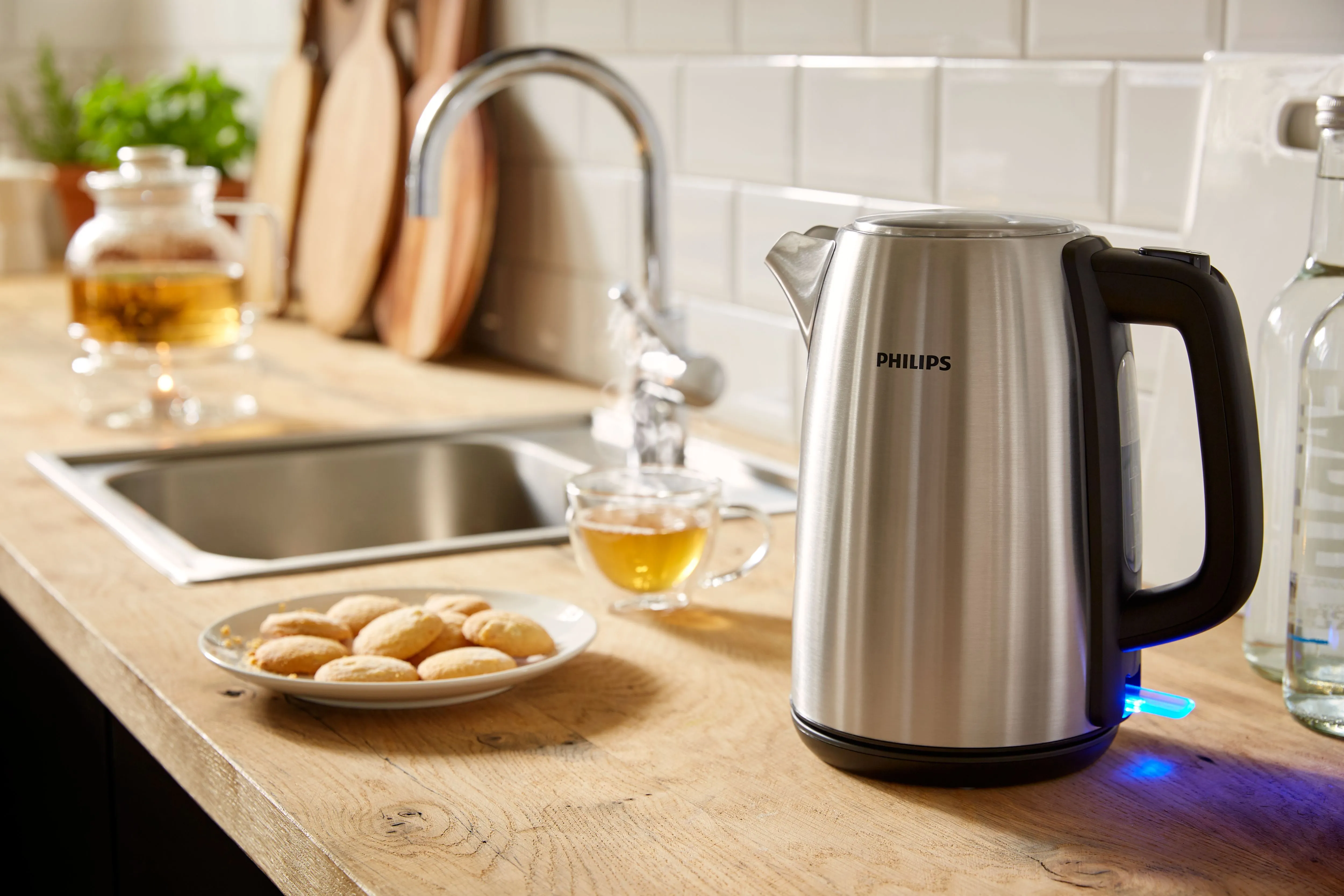 Philips Viva Collection HD9351/90 kettle, 1.7L, 2200W, Stainless steel