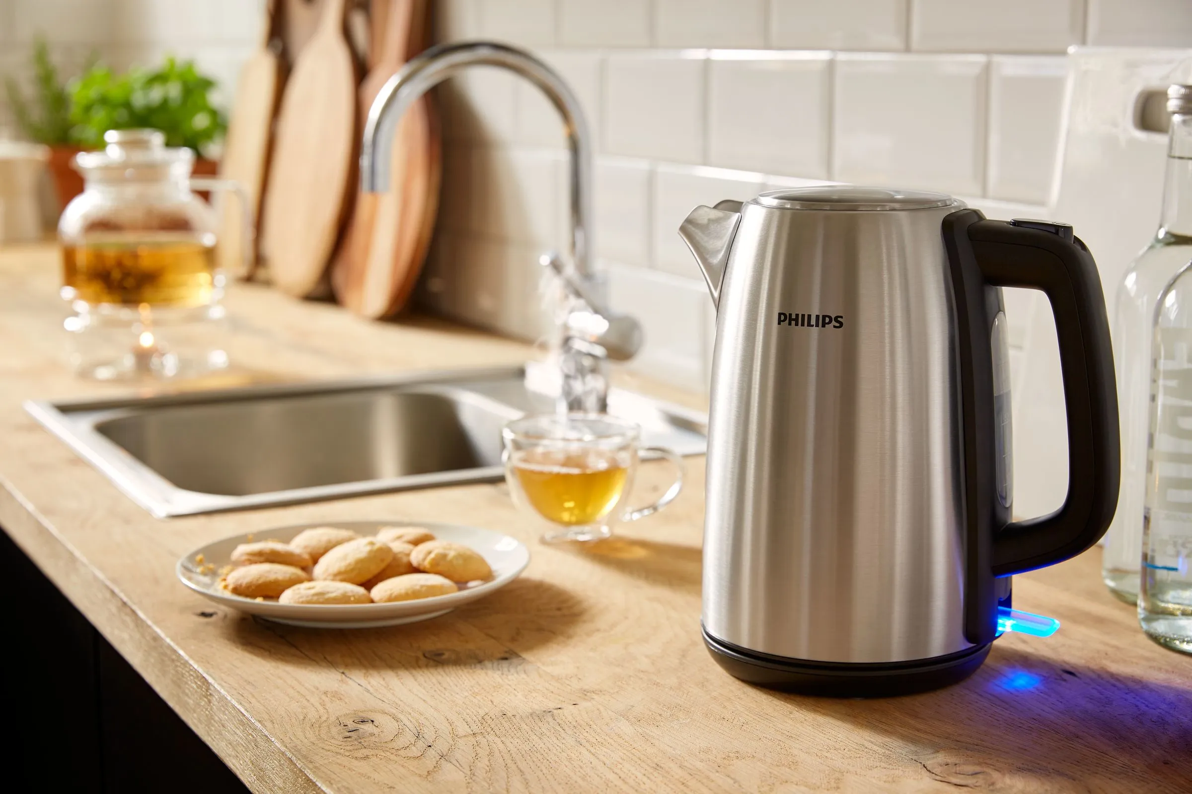 Philips Viva Collection HD9351/90 kettle, 1.7L, 2200W, Stainless steel