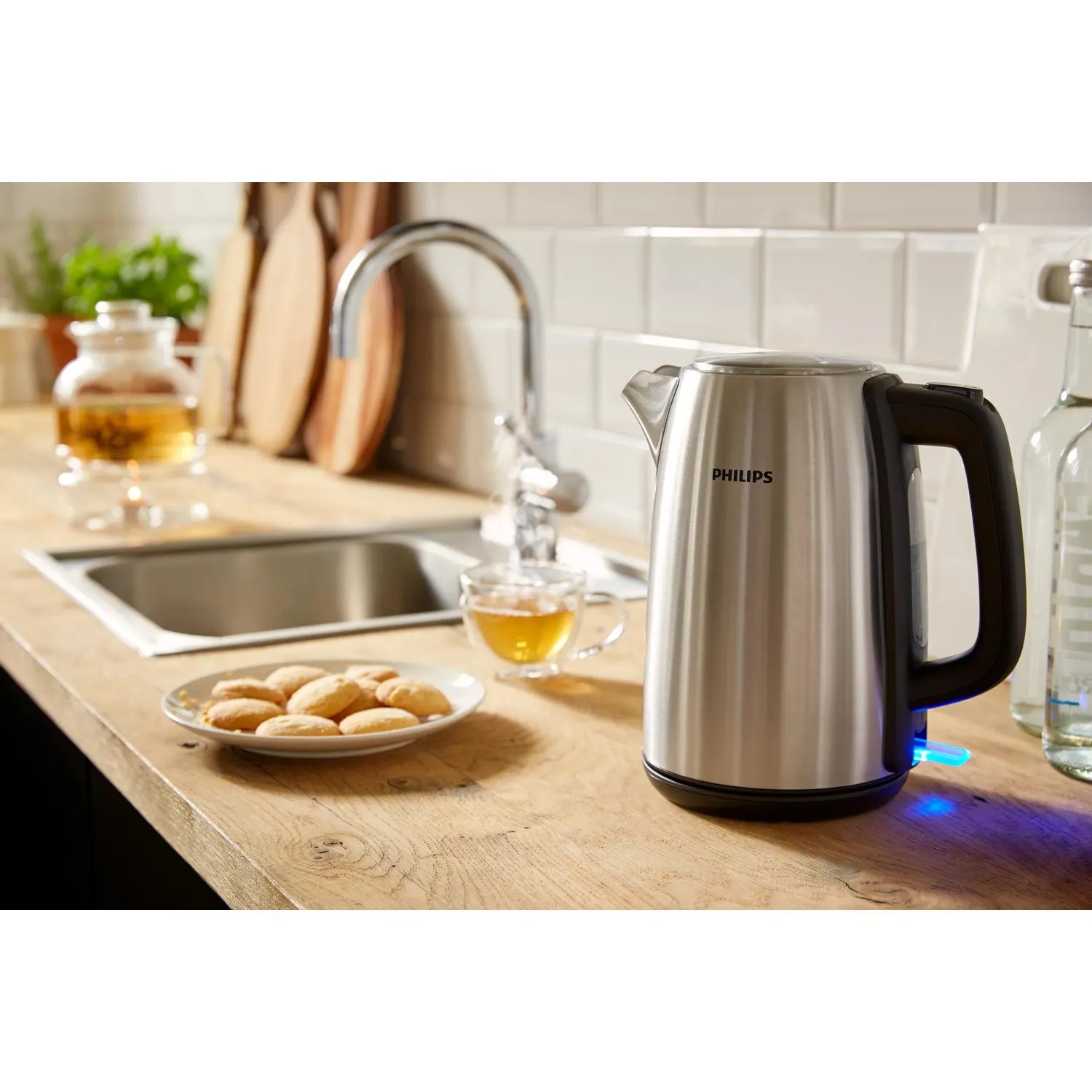 Philips Viva Collection HD9351/90 kettle, 1.7L, 2200W, Stainless steel