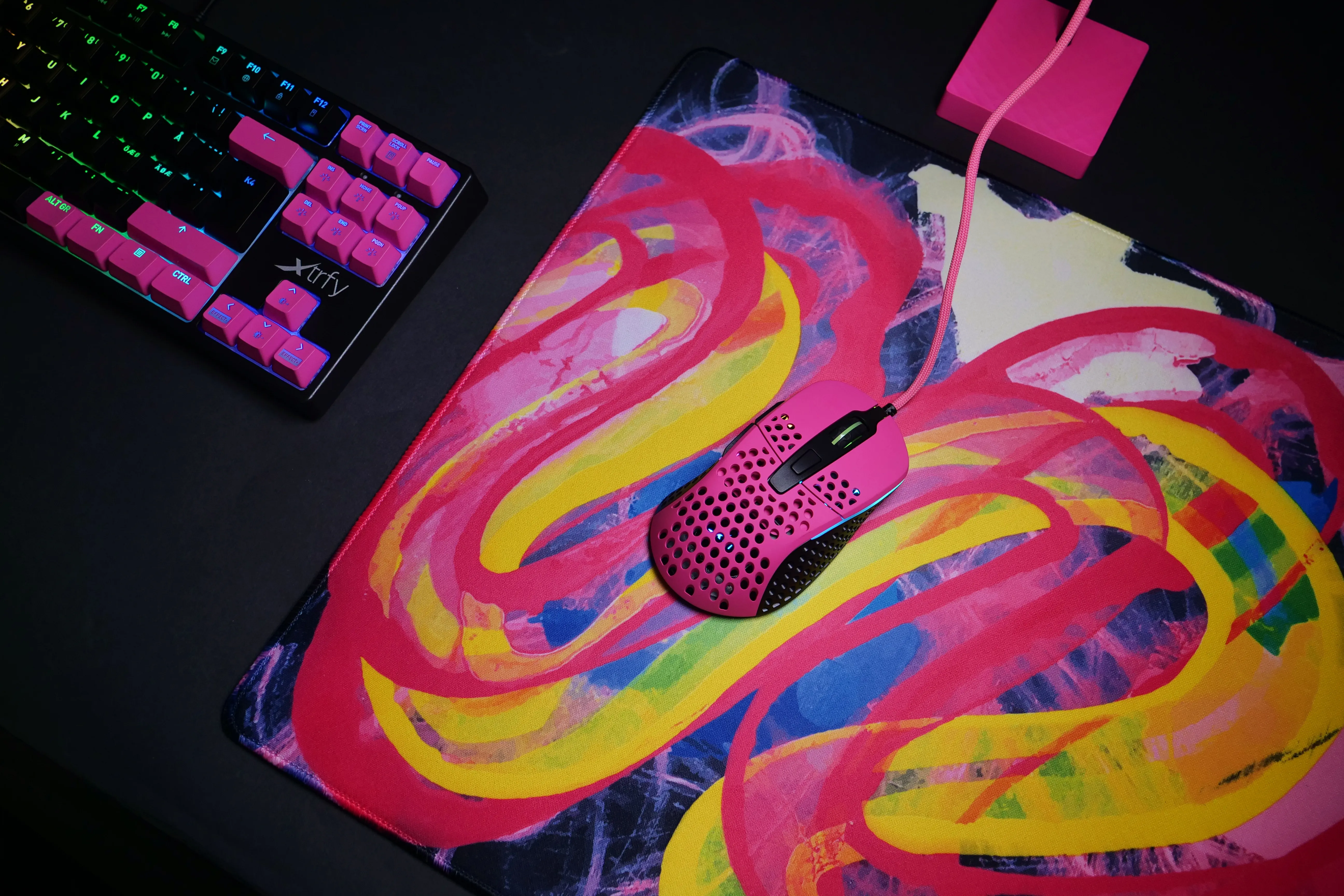 Xtrfy GP4 Large - gaming mousepad, Street Pink