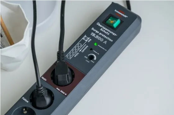 Brennenstuhl grenuttag med 6xCEE 7/4 uttag, 1xCEE 7/4, 3m kabel, svart