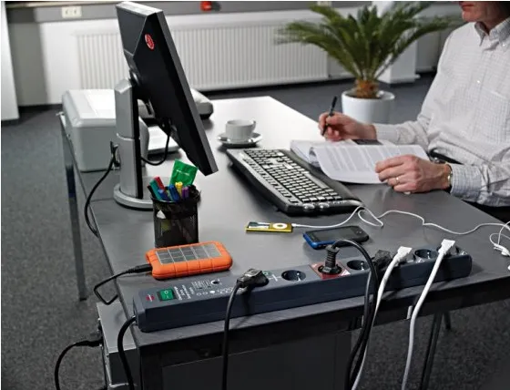 Brennenstuhl grenuttag med 6xCEE 7/4 uttag, 1xCEE 7/4, 3m kabel, svart