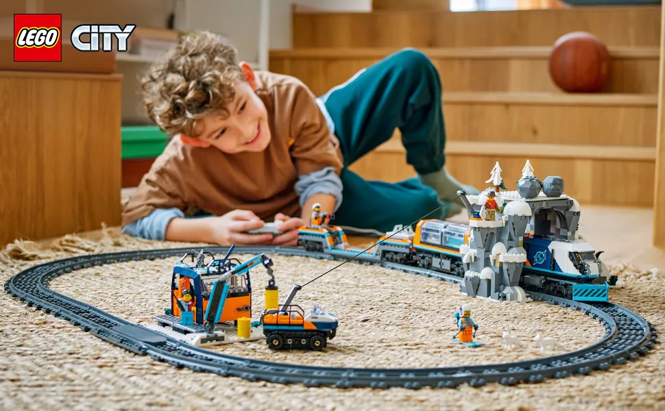 LEGO City Arctic Expedition Leader



&rsquo;s Express Train 60470