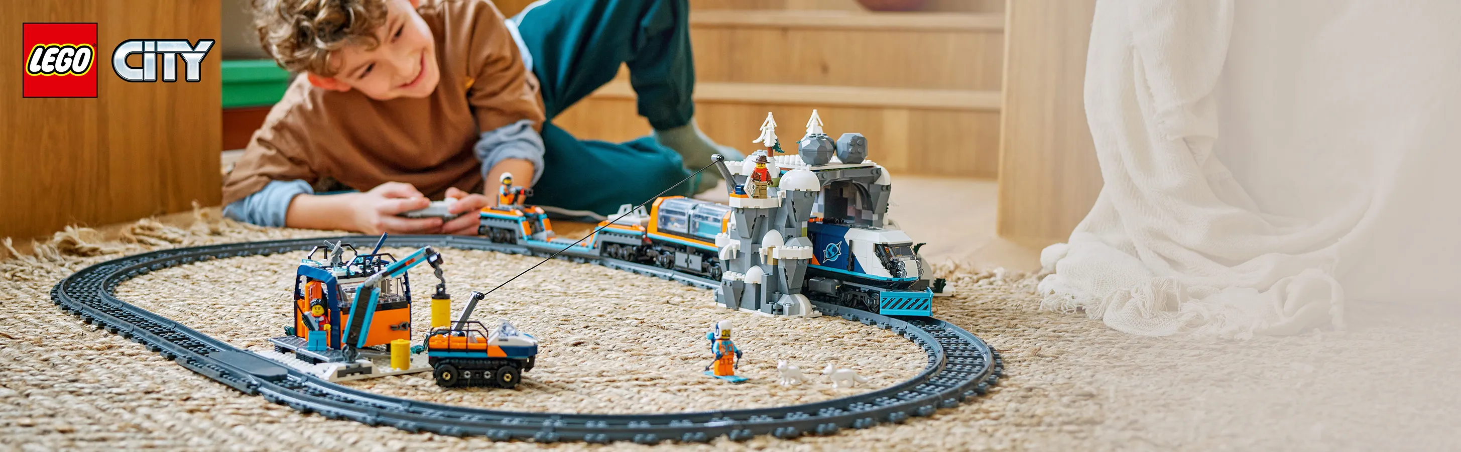 LEGO City Arctic Expedition Leader



&rsquo;s Express Train 60470