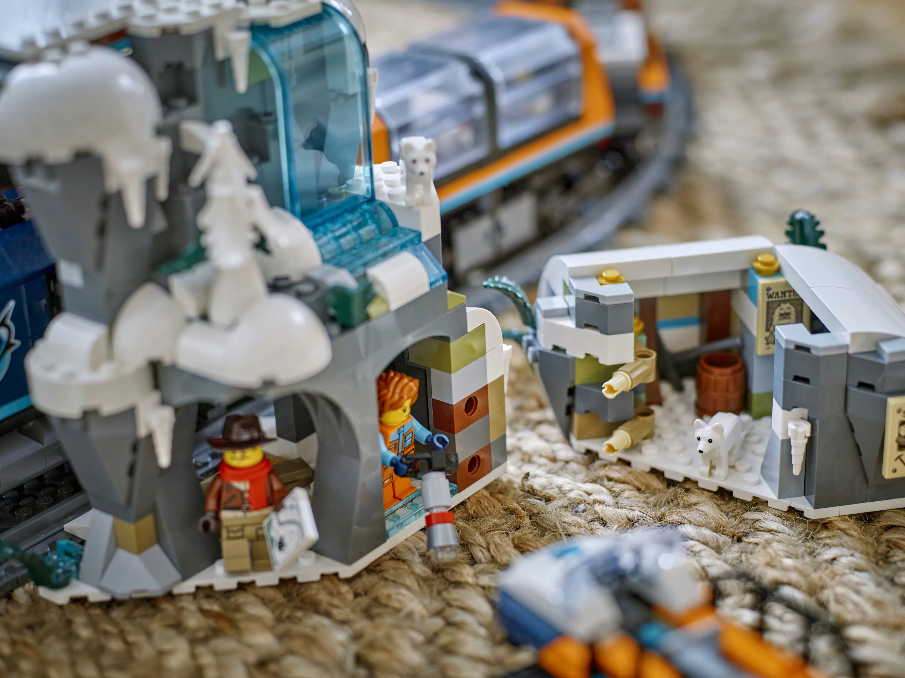 LEGO City Arctic Expedition Leader



&rsquo;s Express Train 60470