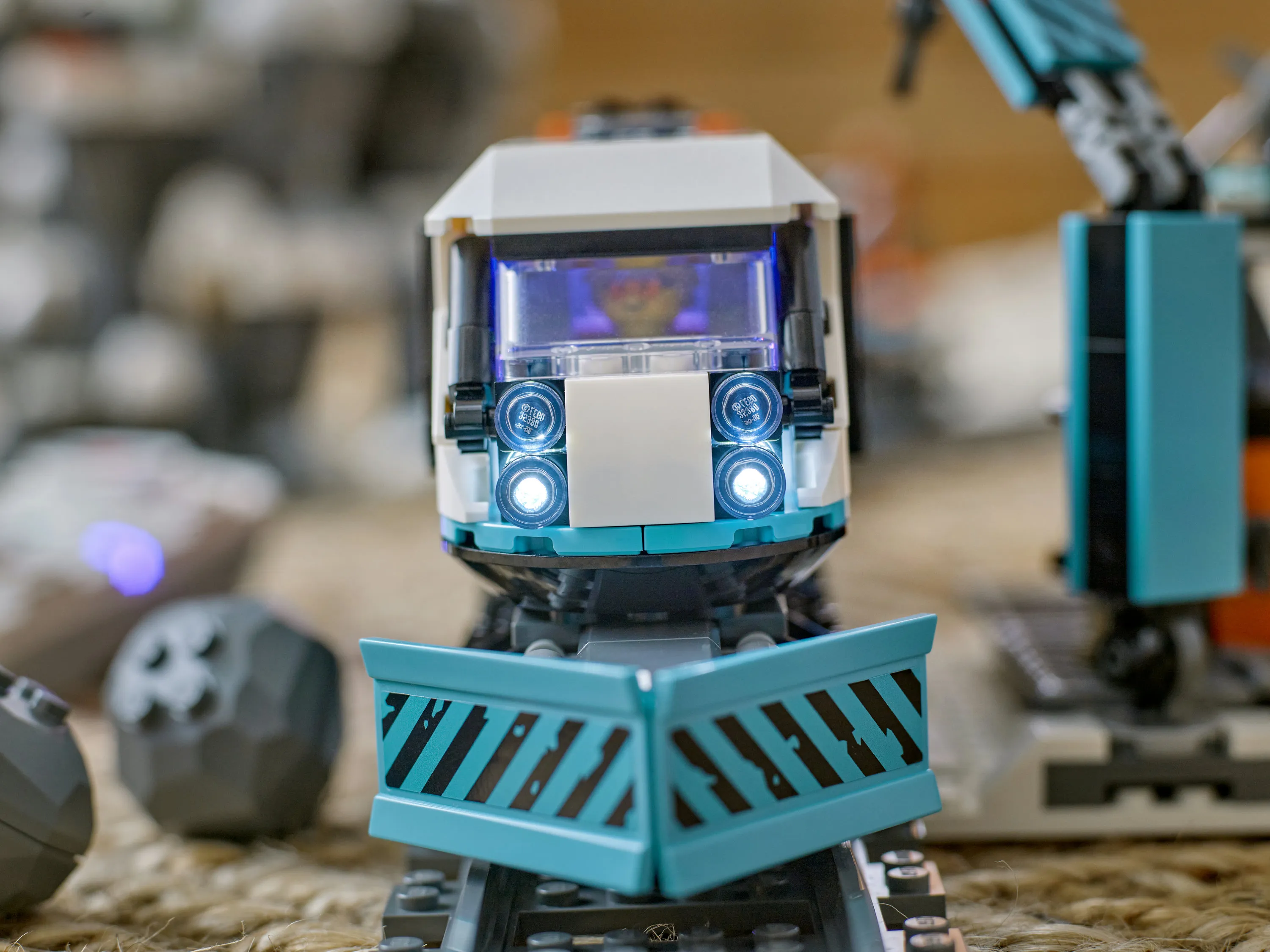 LEGO City Arctic Expedition Leader



&rsquo;s Express Train 60470