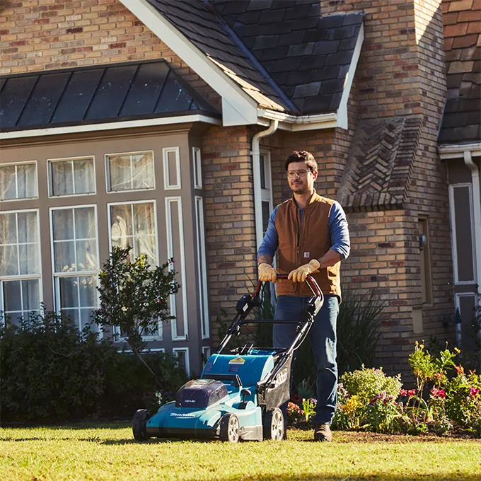 Makita DLM539Z 36V (2x18V) Cordless Self-Propelled Lawn Mower 53.4 cm