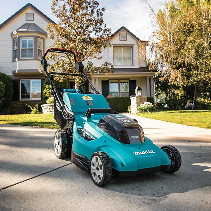 Makita DLM539Z 36V (2x18V) Cordless Self-Propelled Lawn Mower 53.4 cm