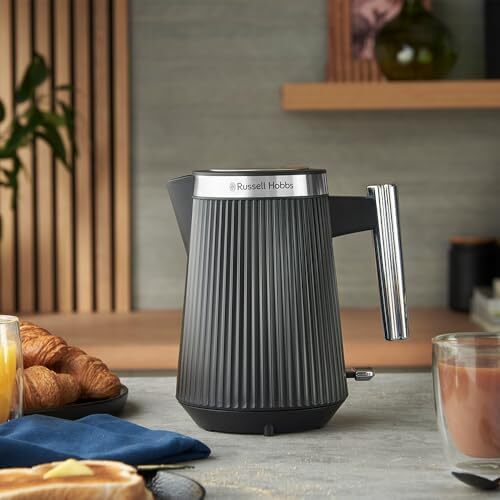 Russell Hobbs Brontë kettle, 1.7L, 2400W, Matte Black