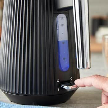 Russell Hobbs Brontë kettle, 1.7L, 2400W, Matte Black