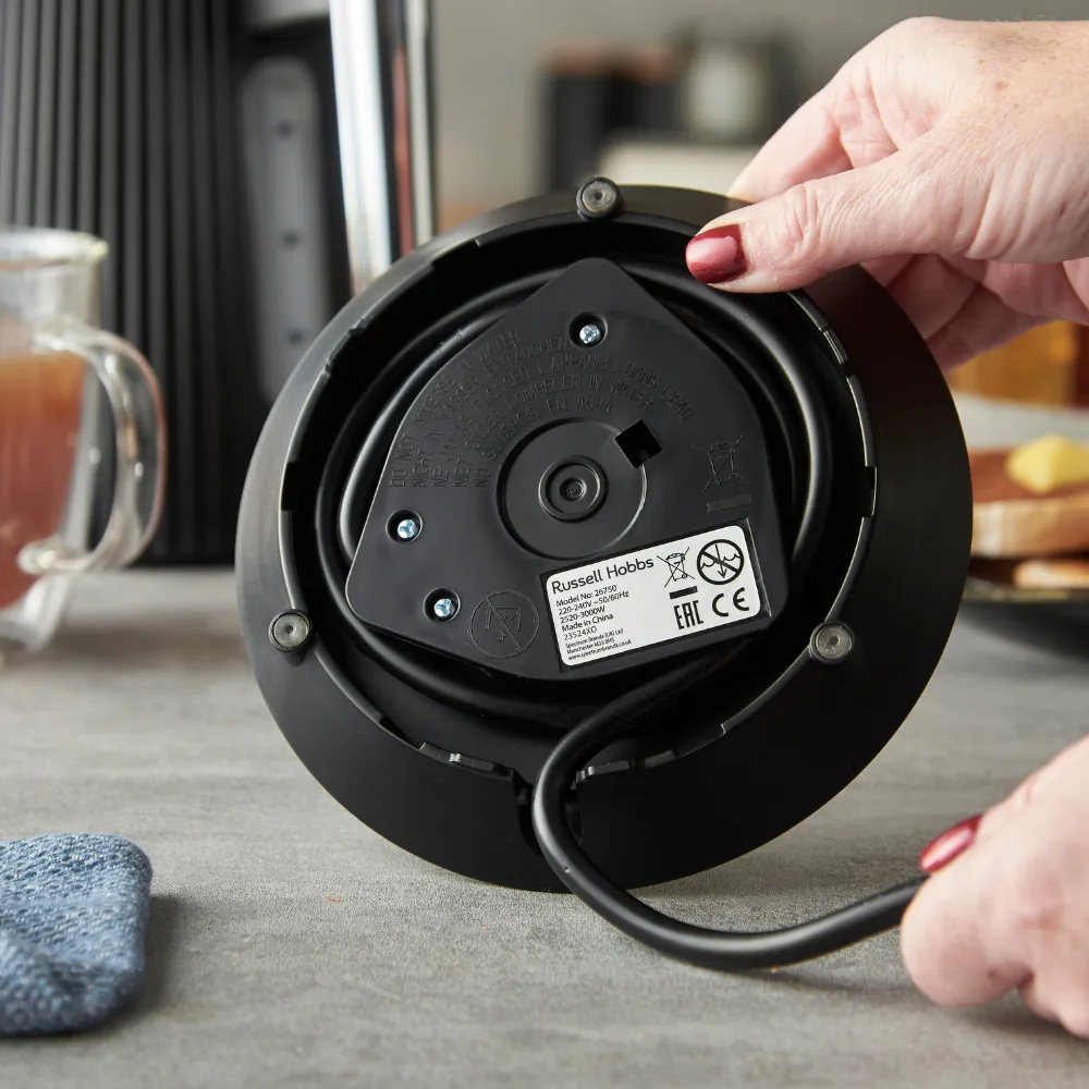 Russell Hobbs Bront&euml; vattenkokare, 1,7 l, 2400 W, Matte Black