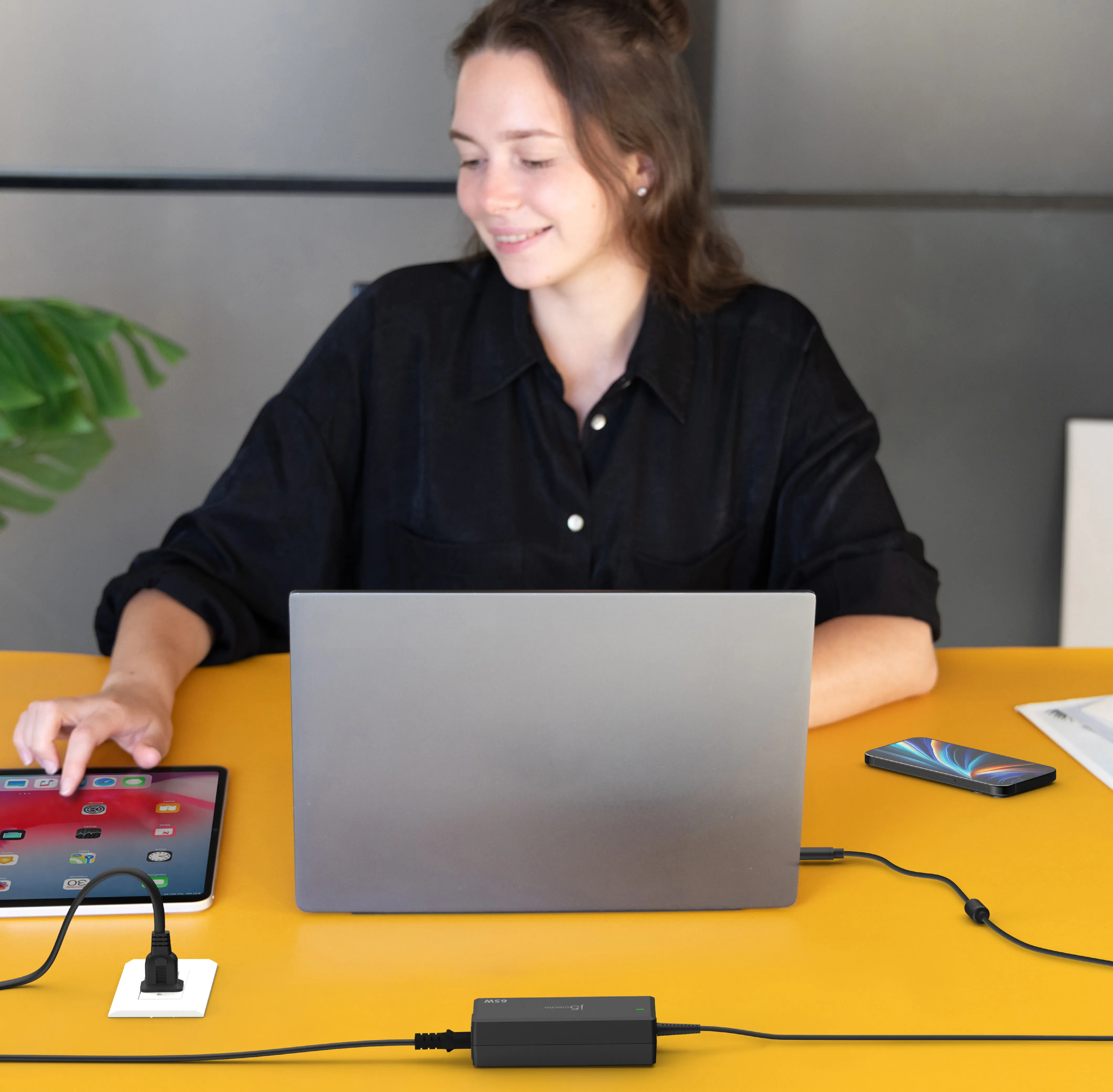 j5create JUP1265-EN - Str&ouml;madapter, Svart