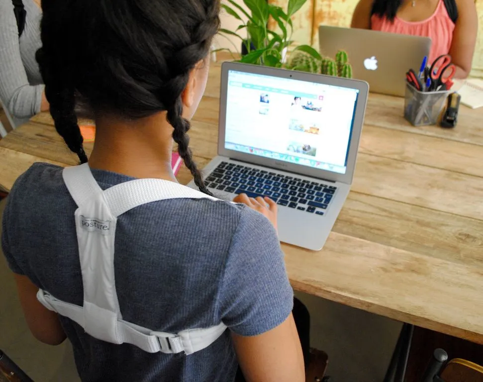 SWEDISH POSTURE Posture Brace Junior 6-12 Years White