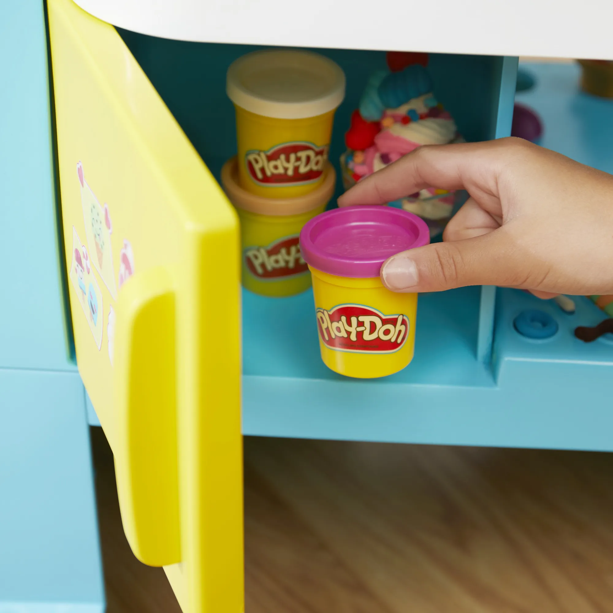 Play-Doh Kitchen Creations Playset Ultimate Ice Cream Truck