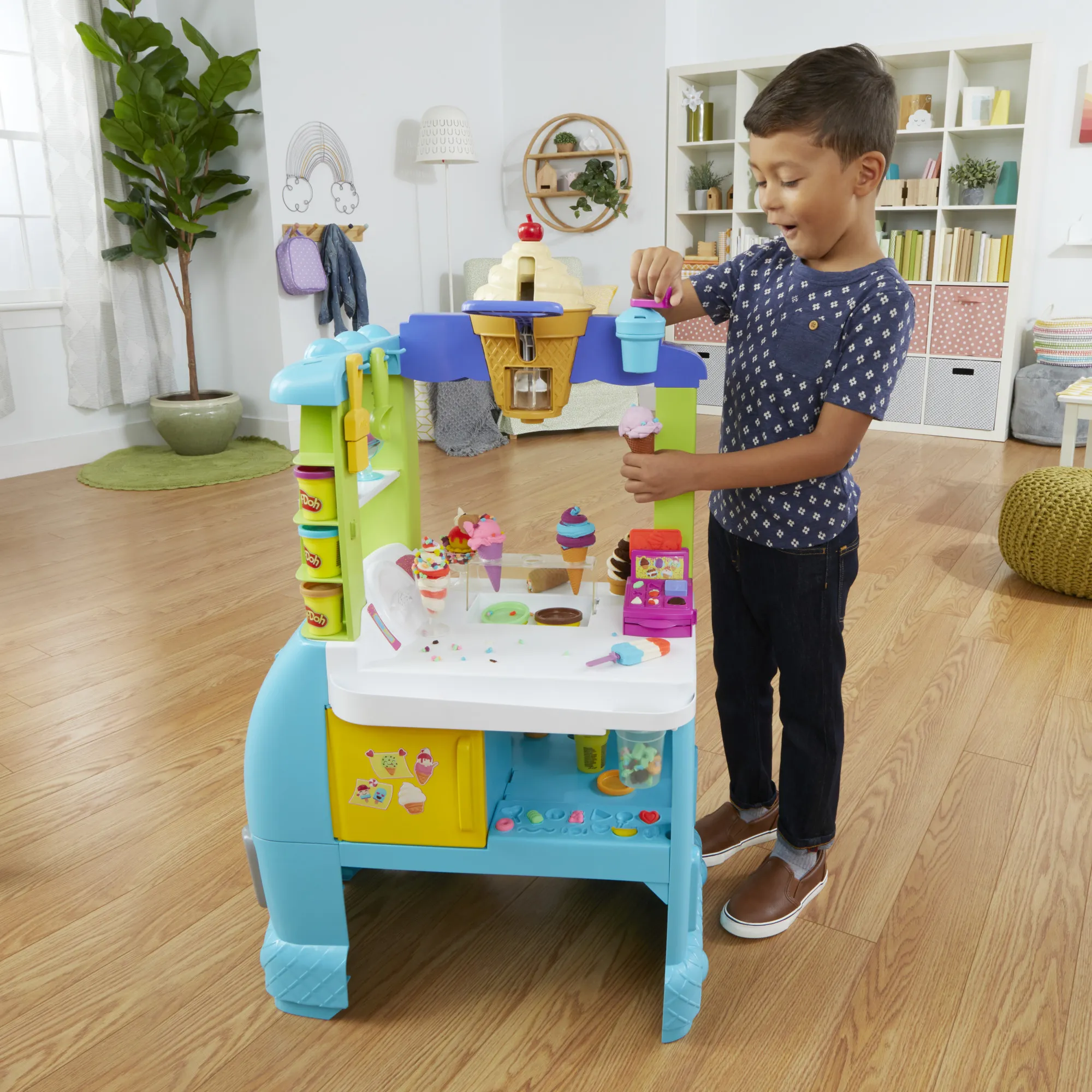 Play-Doh Kitchen Creations Playset Ultimate Ice Cream Truck