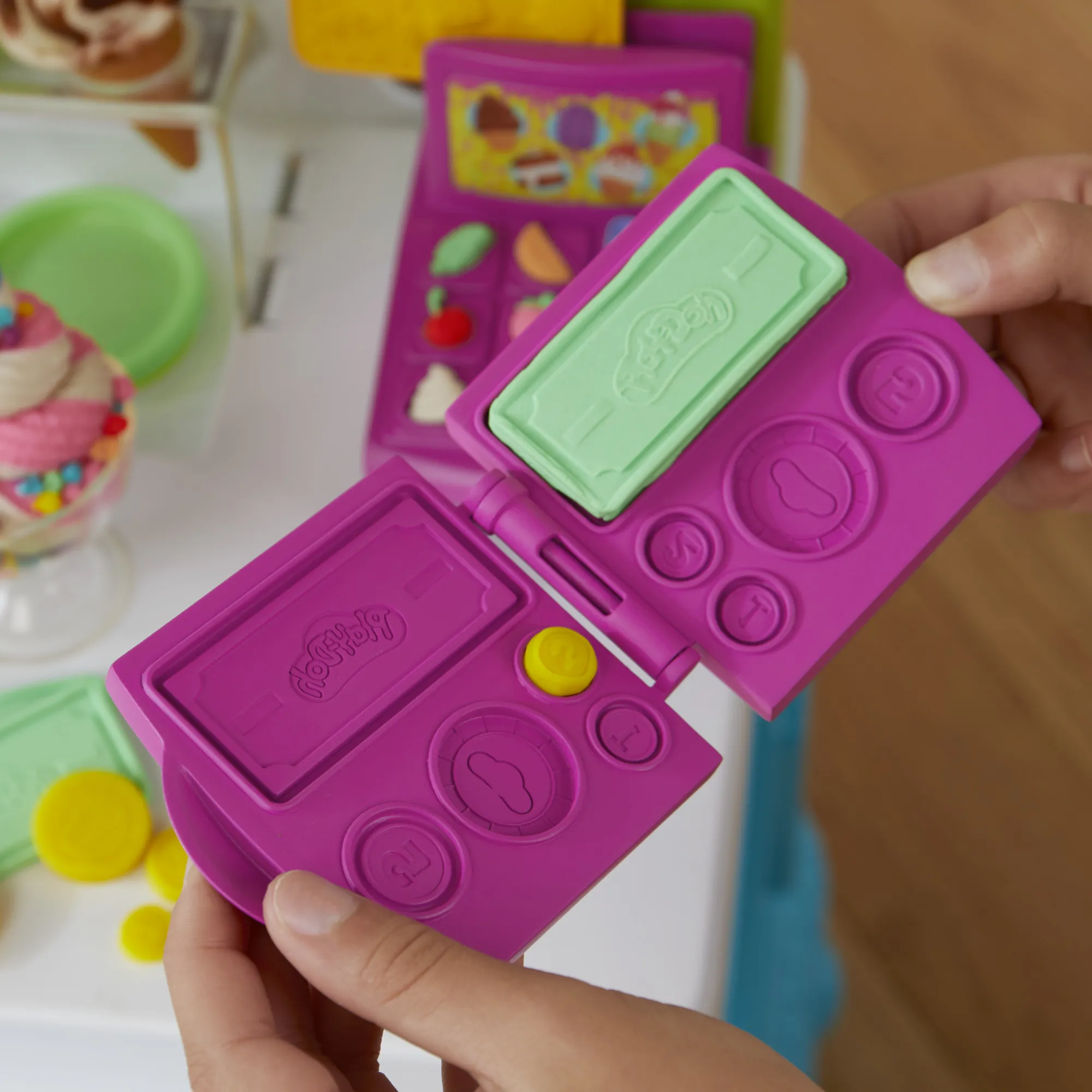 Play-Doh Kitchen Creations Playset Ultimate Ice Cream Truck