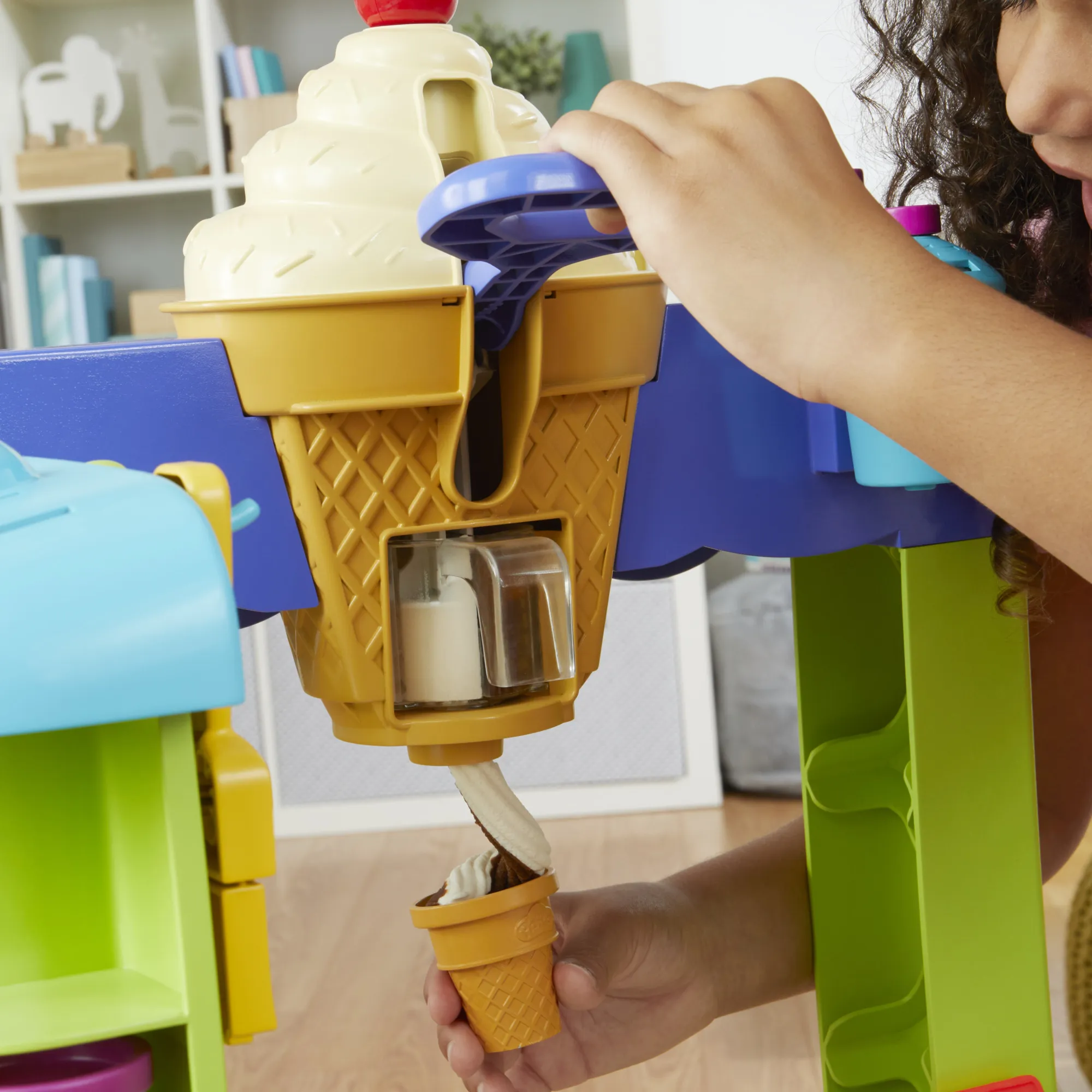 Play-Doh Kitchen Creations Playset Ultimate Ice Cream Truck