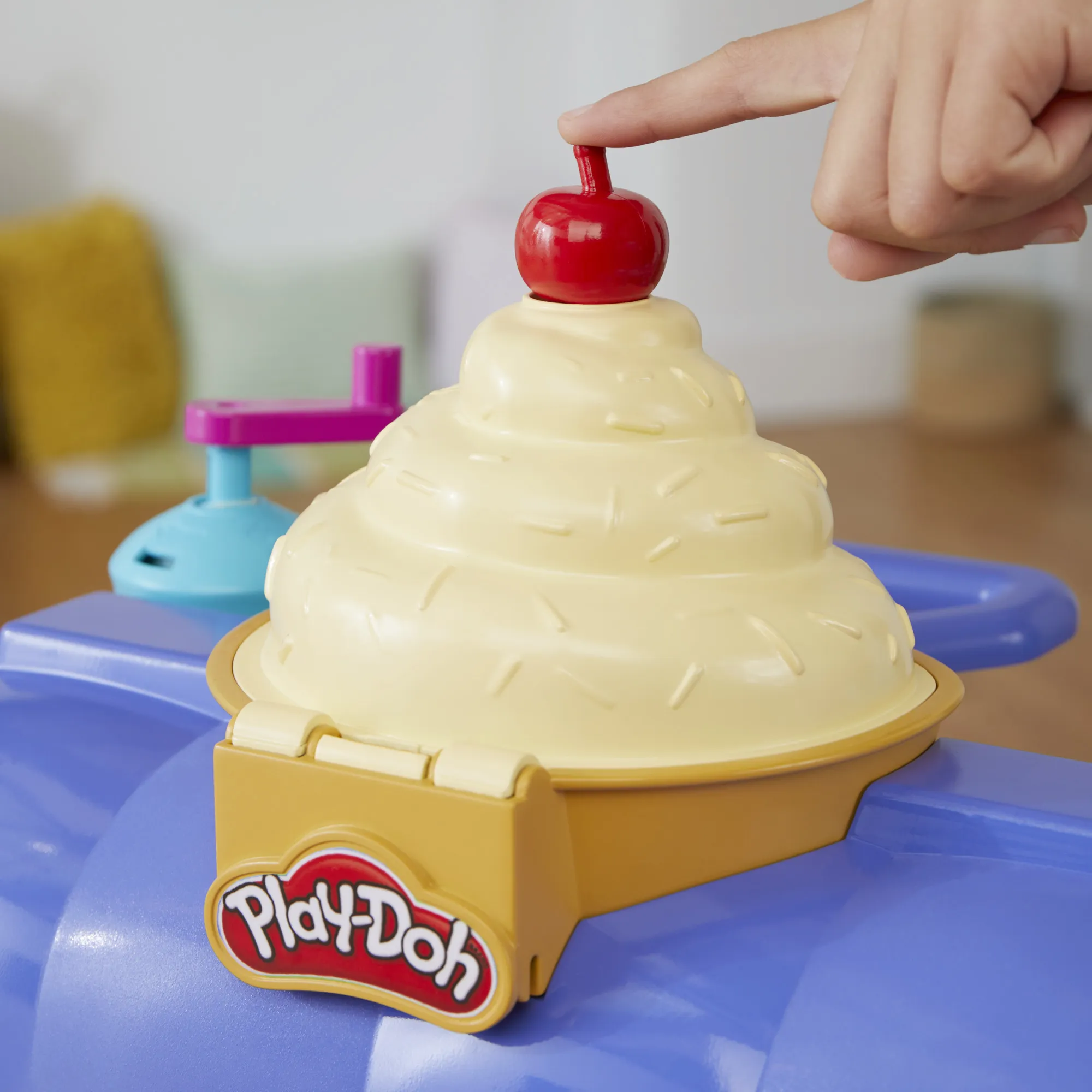 Play-Doh Kitchen Creations Playset Ultimate Ice Cream Truck