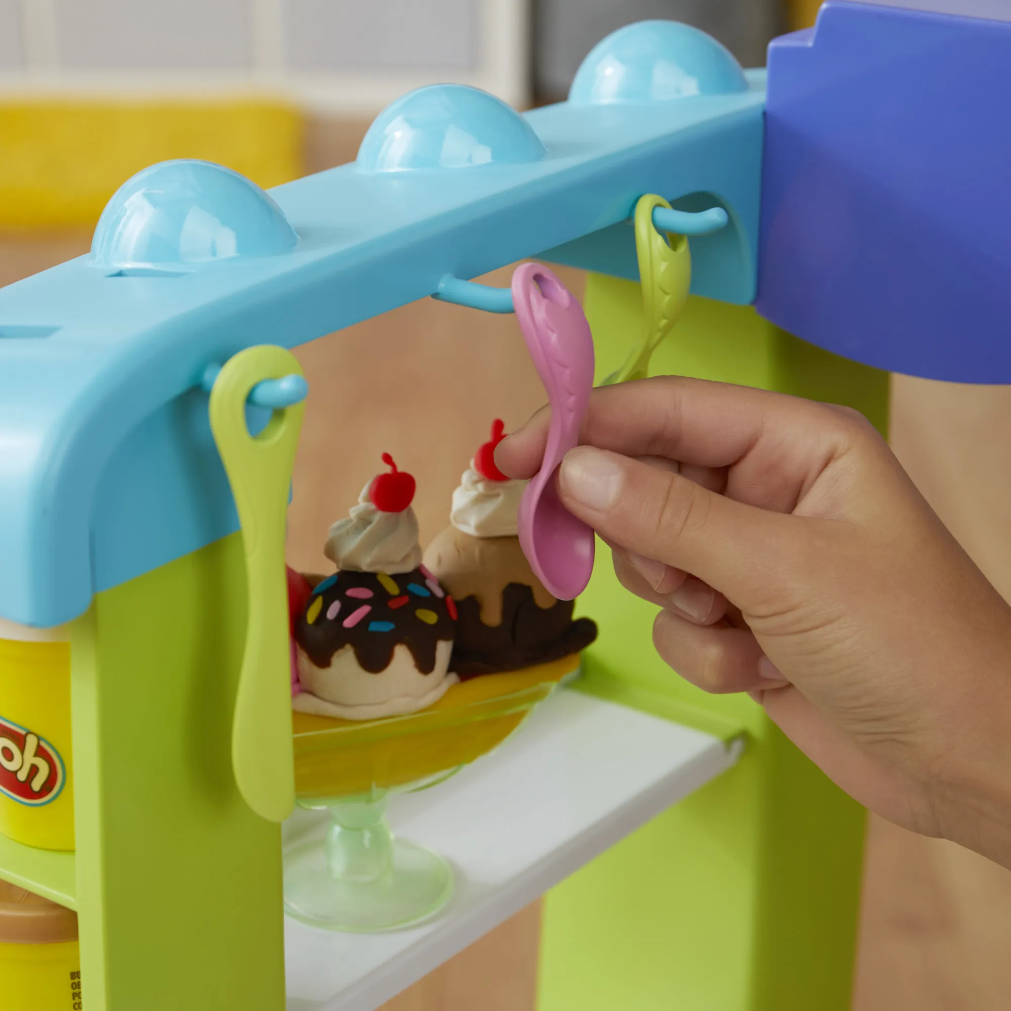 Play-Doh Kitchen Creations Playset Ultimate Ice Cream Truck