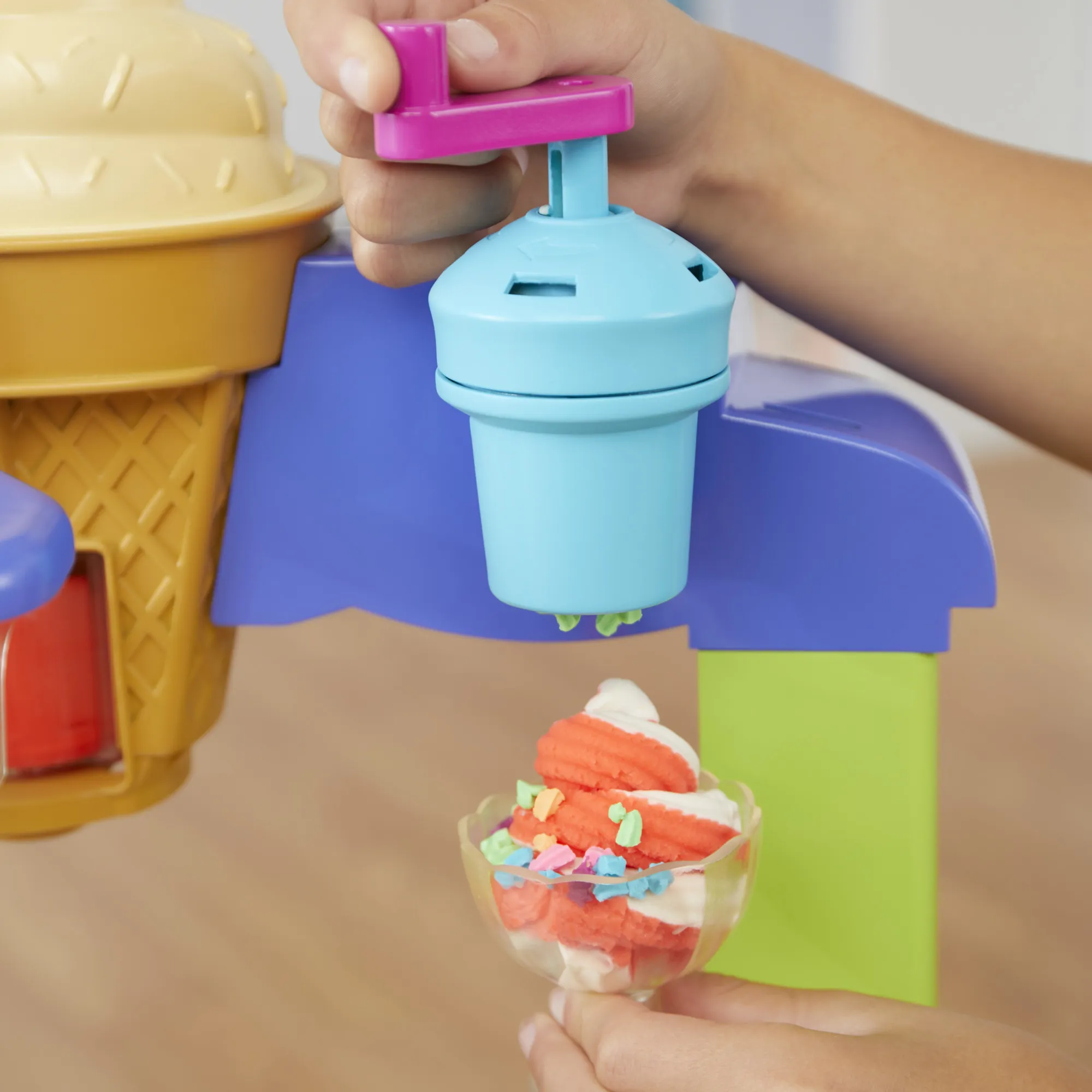 Play-Doh Kitchen Creations Playset Ultimate Ice Cream Truck