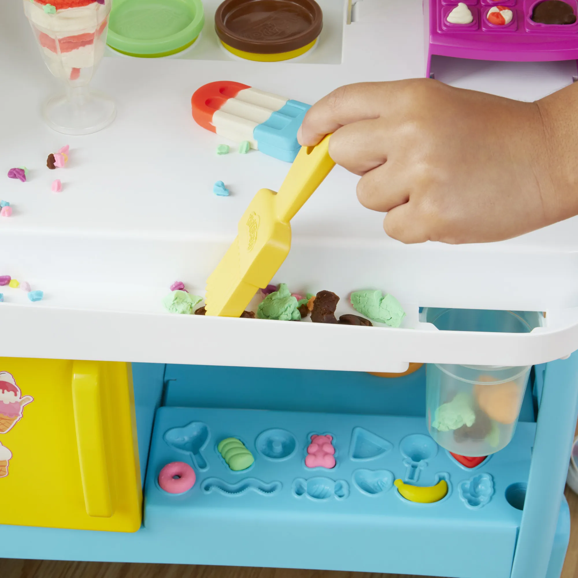 Play-Doh Kitchen Creations Playset Ultimate Ice Cream Truck