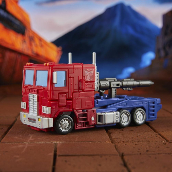 Transformers Generations Studio Series Commander, Optimus Prime