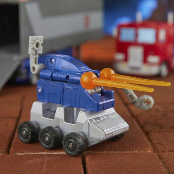 Transformers Generations Studio Series Commander, Optimus Prime