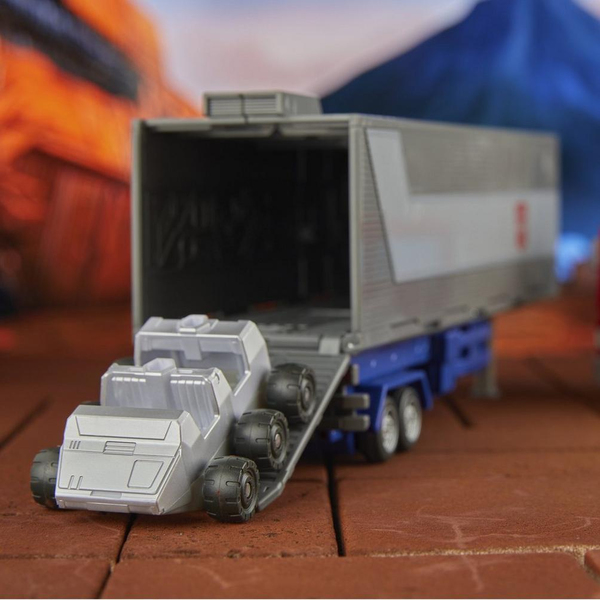 Transformers Generations Studio Series Commander, Optimus Prime